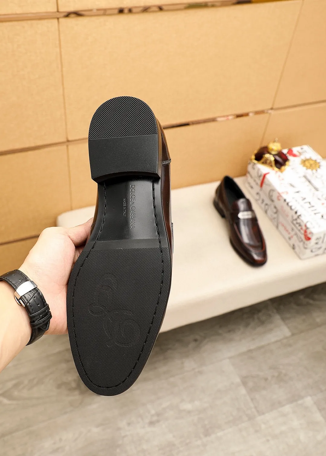 Men's clothing and shoes 💰480 💐DG top quality🔍🔍Men's new leather shoes🚹Sold simultaneously at counters⚠The uppers are imported open-edge beaded cowhide leather uppers from Italy, fully imported cowhide leather lining + classic hardware buckles, completely 1⃣️to 1⃣️reproduction🇮🇹💪💪, ⚠ Sole: The original sole is specially provided by the original factory. The exclusive movable molded sole is super comfortable. ⚠The original factory follows the order, 🔍🔍high quality, you can enter and exit the counter at will, welcome to compare⚠Size: 38-44 (45.46🉑️Customized)